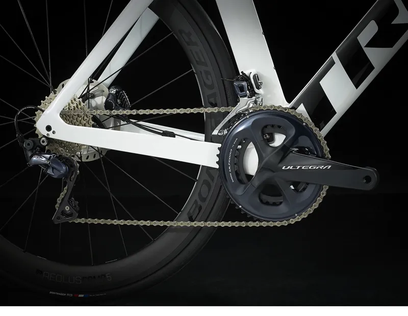 Trek Madone SL 6 Disc 2 Road Bike in Black-11